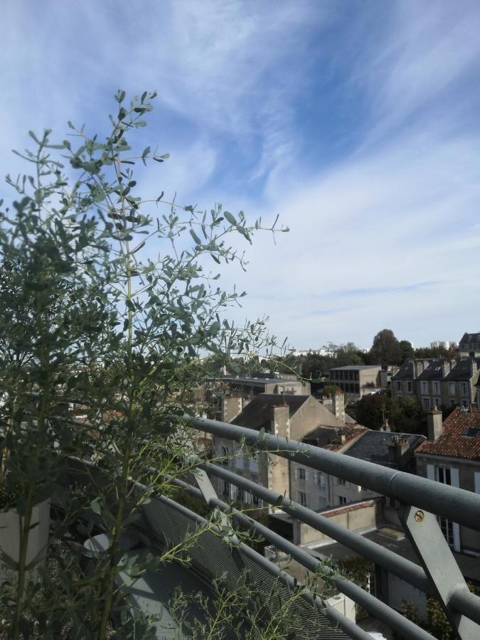 Le Carmelite Apartment ปัวติเยร์ ภายนอก รูปภาพ